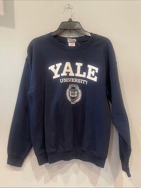 Yale University Navy Crewneck Sweatshirt medium